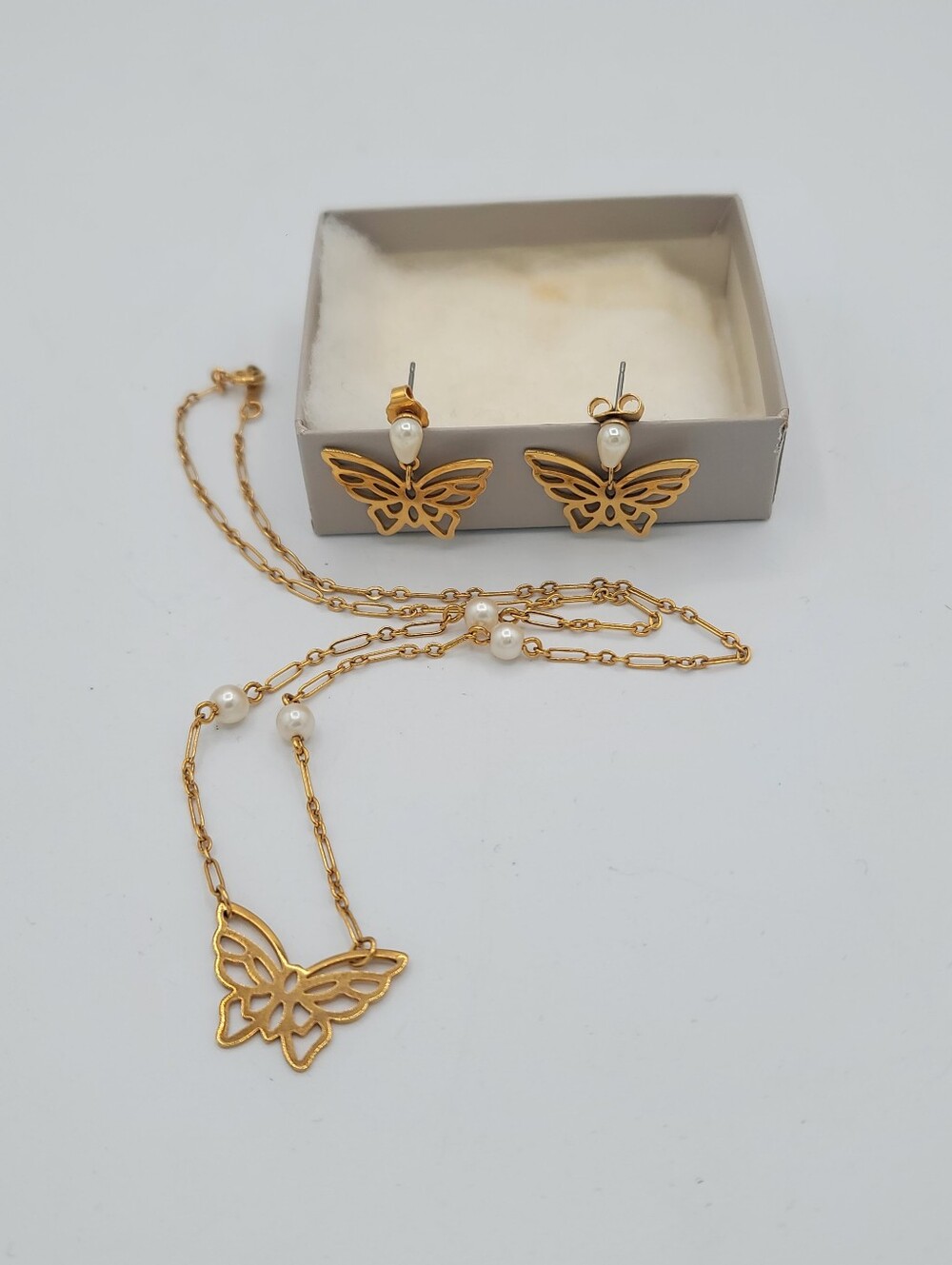 Avon Butterfly Necklace Earrings Set Gold Tone Faux Pearl Openwork Gift Box VTG
